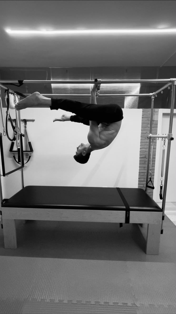 Esercizio in sospensione al Cadillac, Studio Pilates a Modena