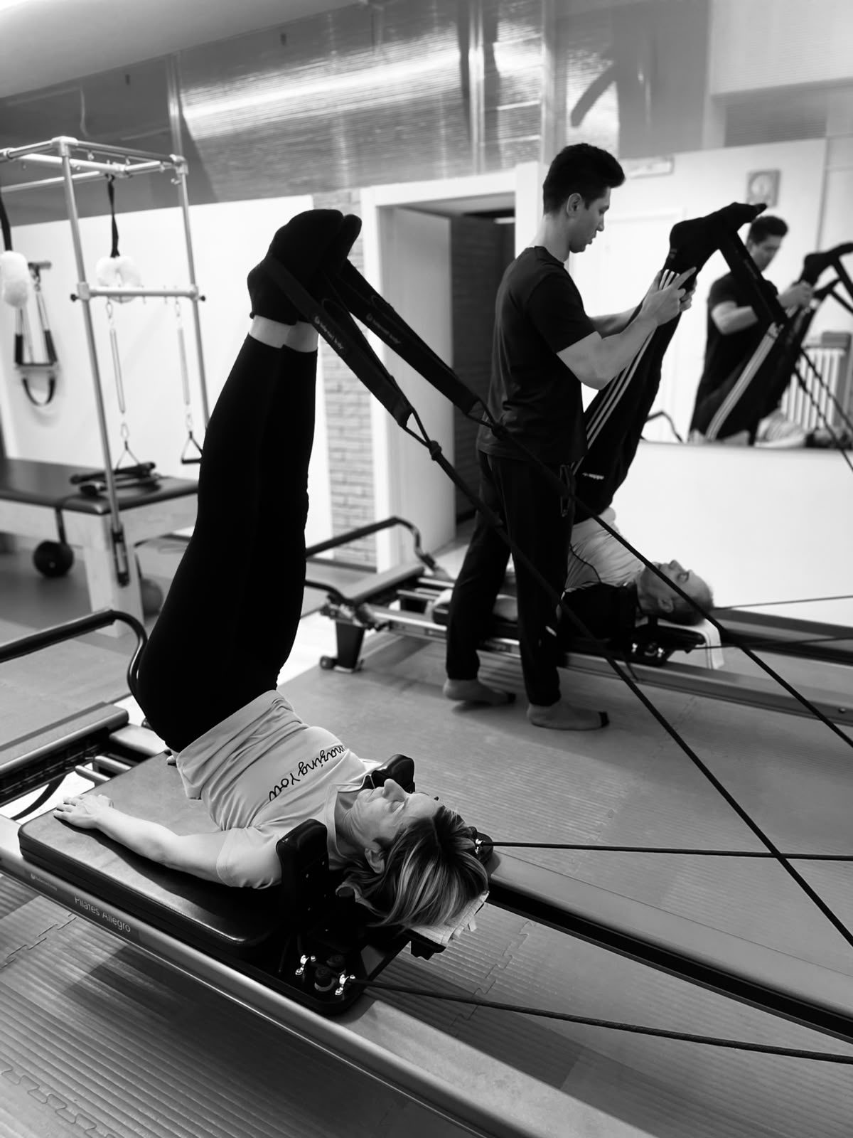 Pilates posturale con l’istruttore: lavoro su spalle e collo